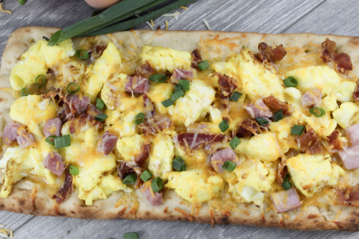 breakfast pizza on flatbread