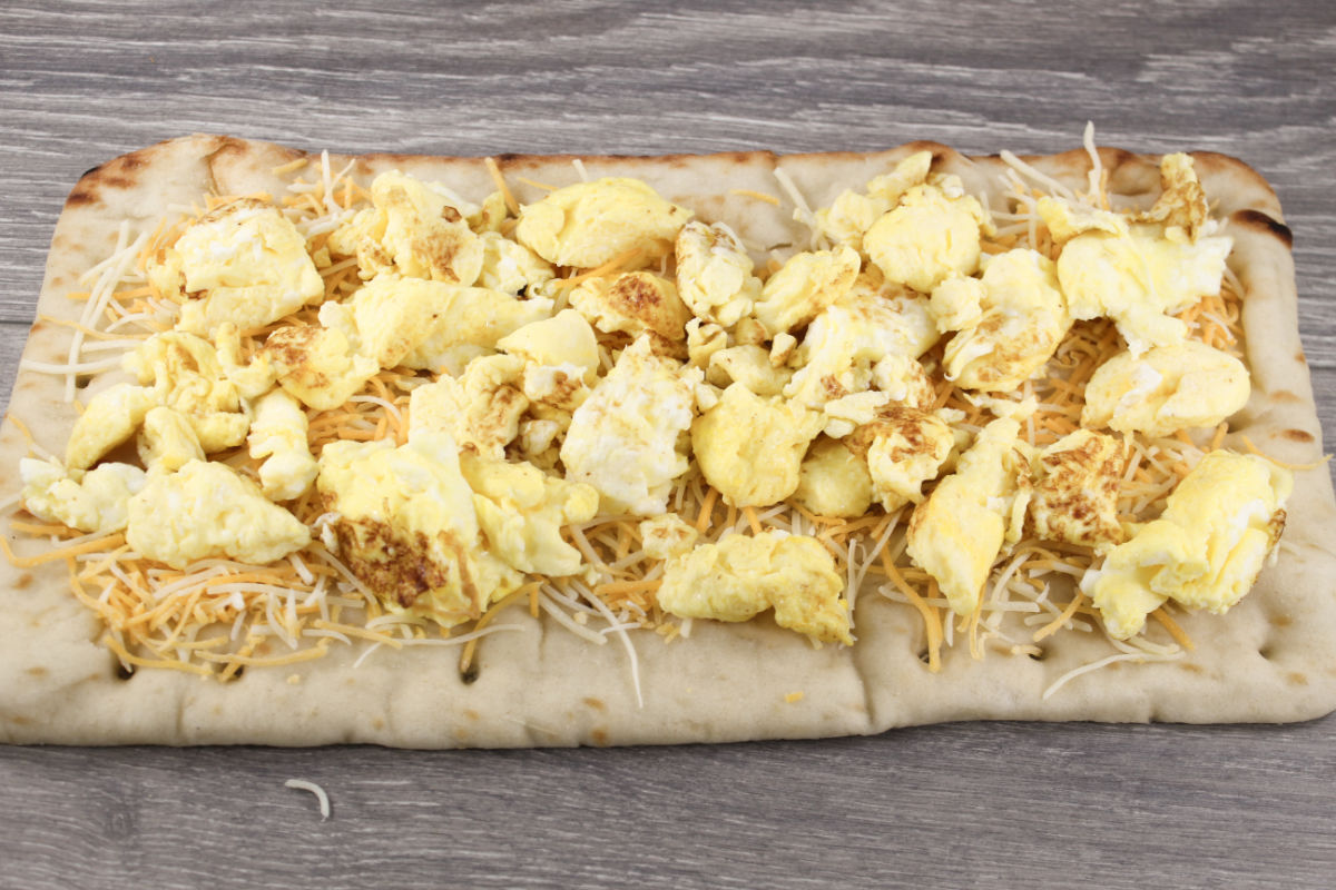 flatbread breakfast pizza with eggs and cheese