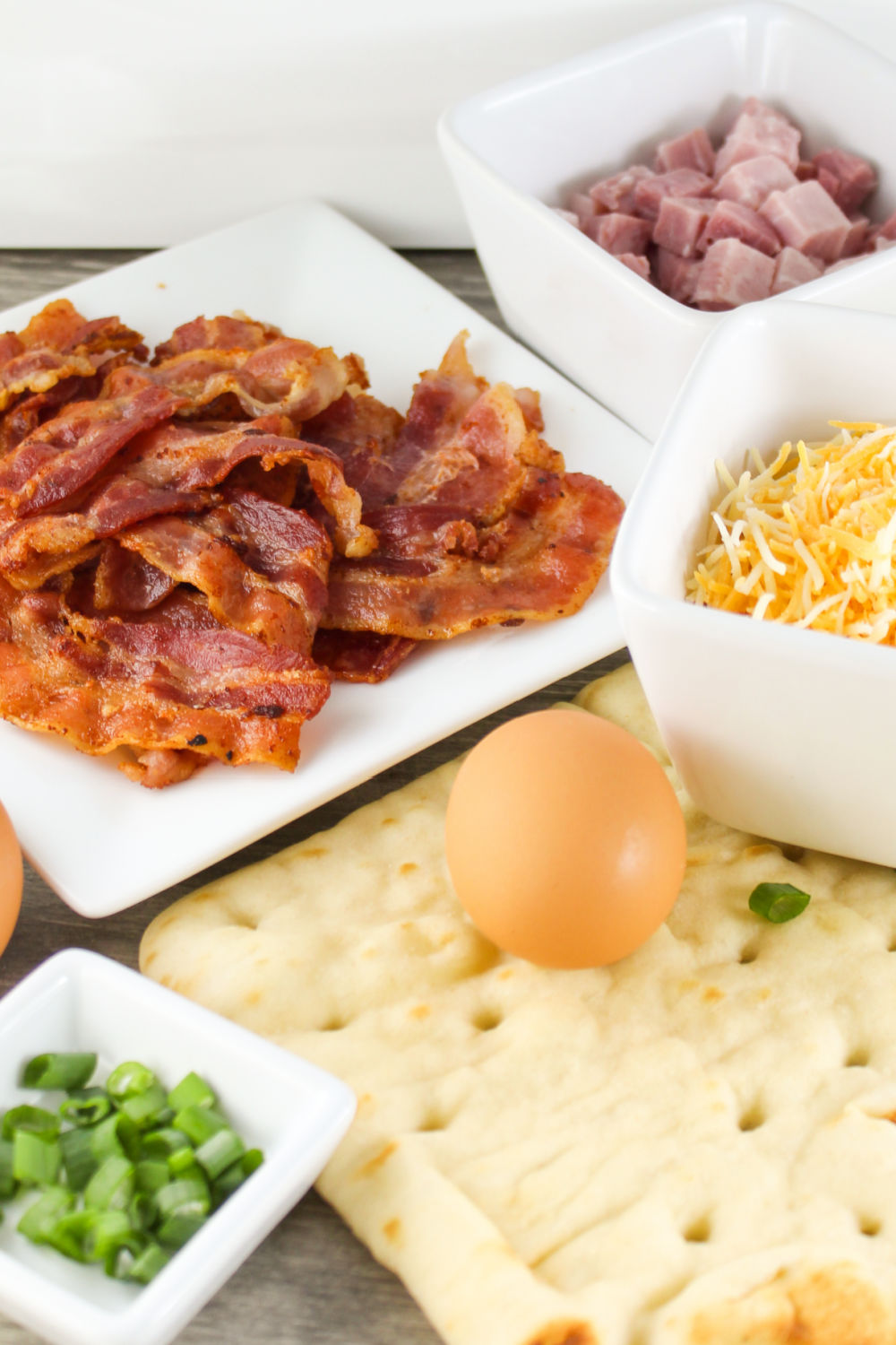 ingredients for flatbread breakfast pizza 