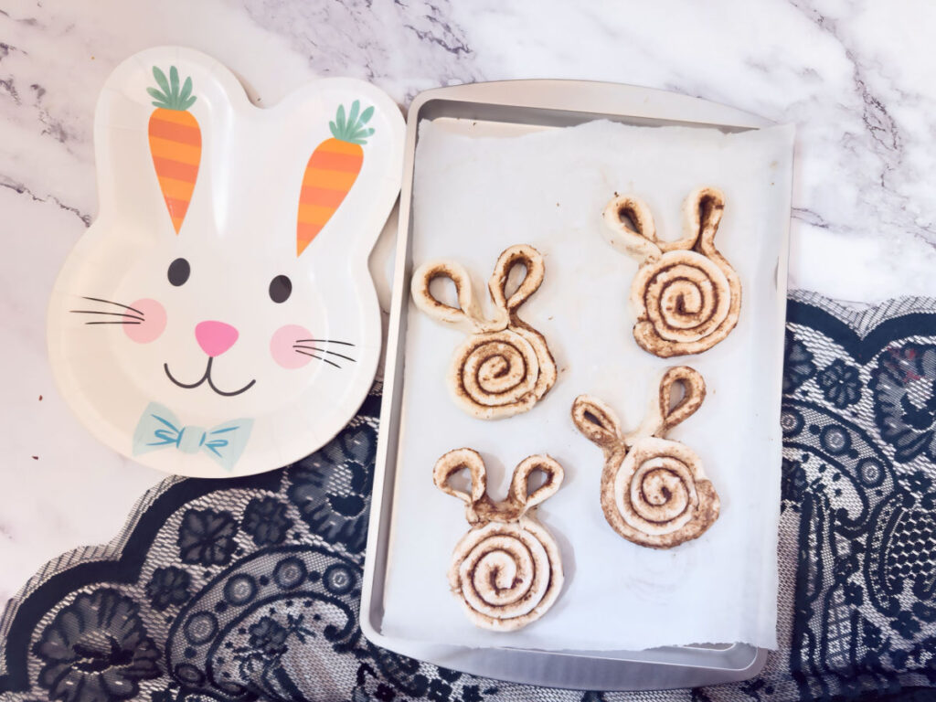 bunny cinnamon rolls