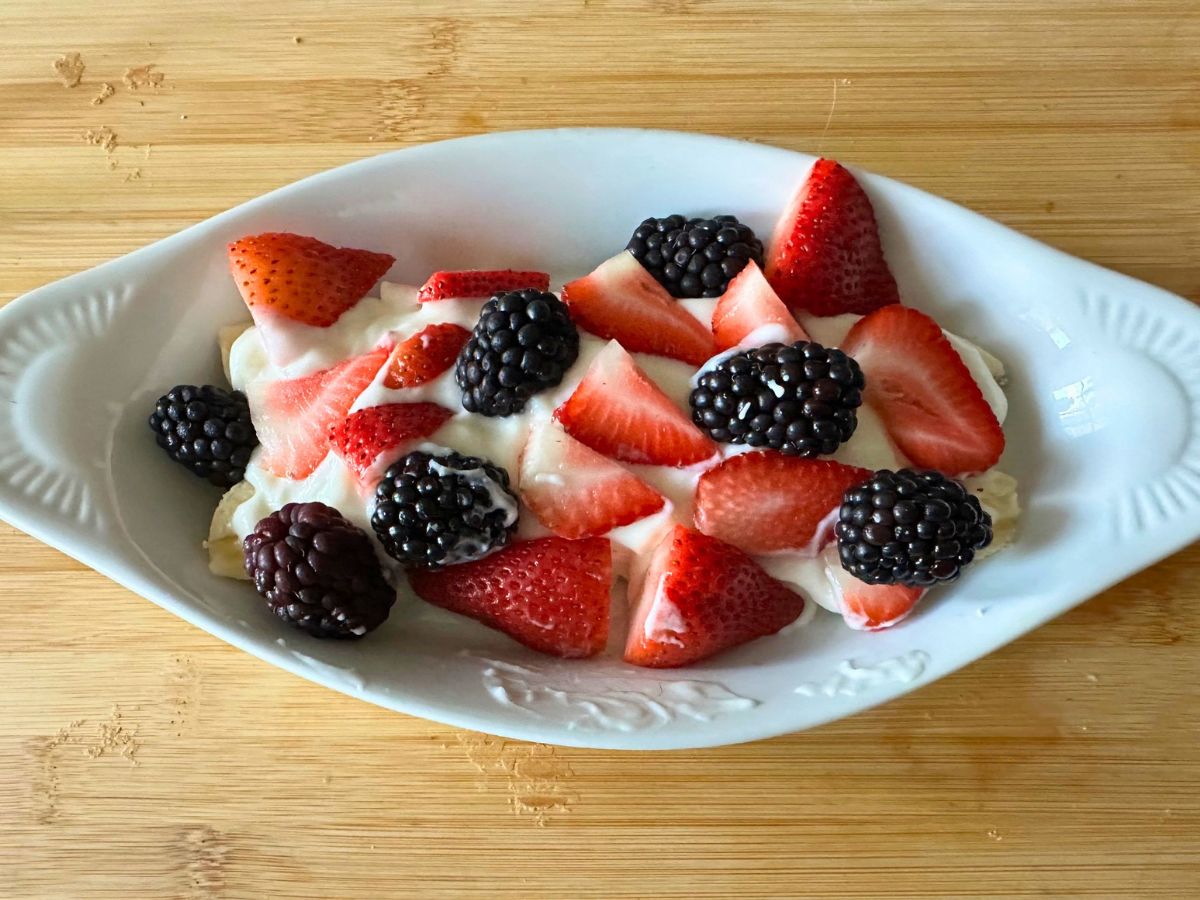 blackberries on banana split with yogurt