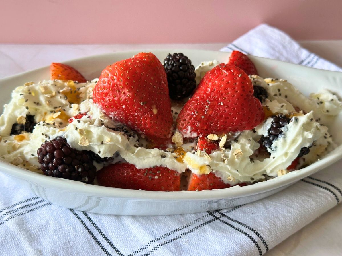 toppings on yogurt banana split