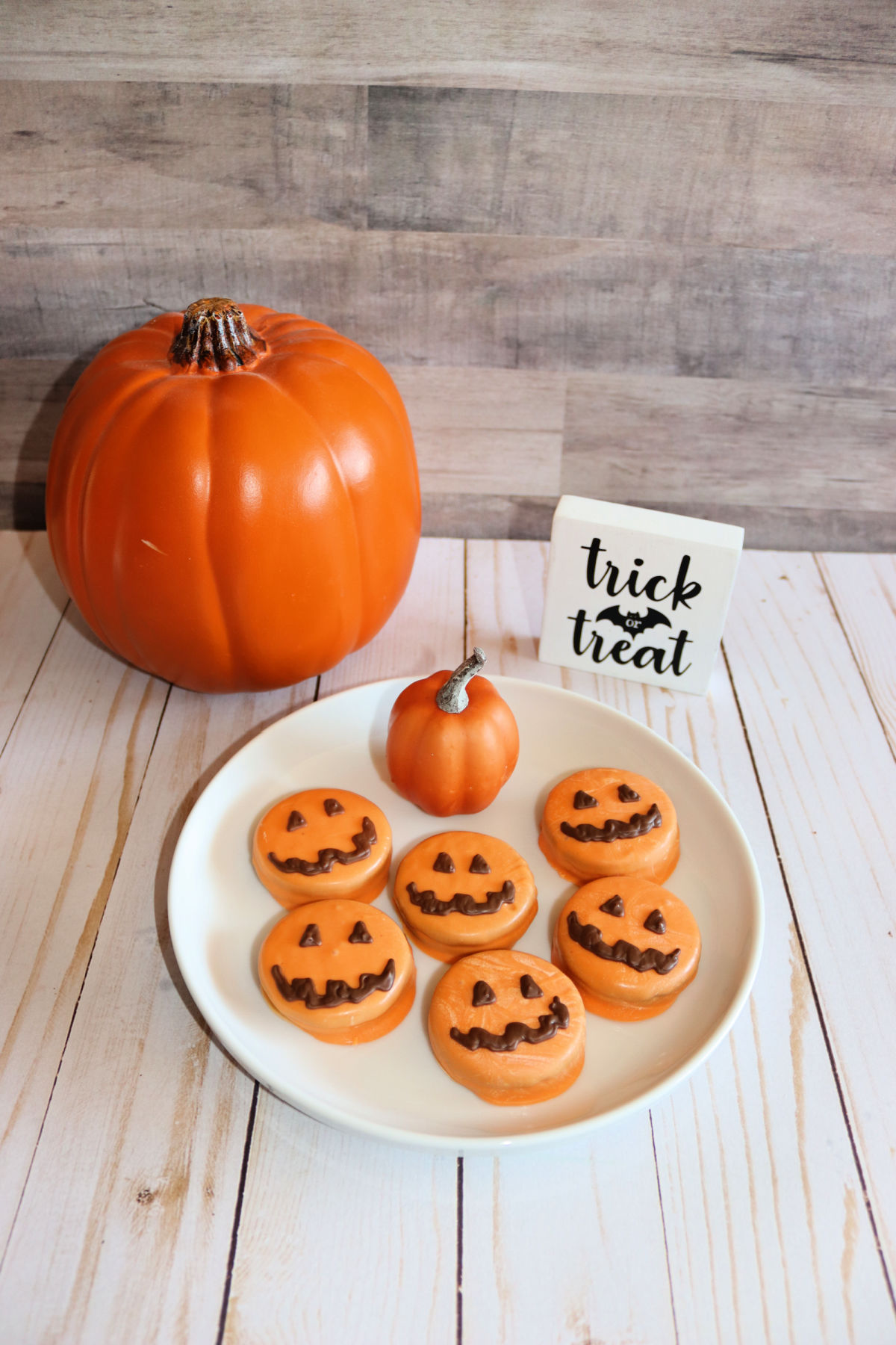 chocolate covered oreos shaped like a pumpkin