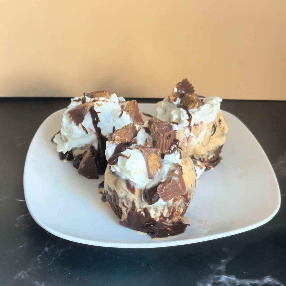 3 mini ice cream cakes with reeses
