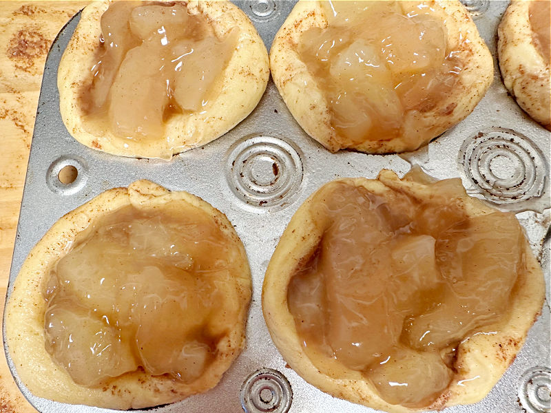 apple filling in cinnamon rolls