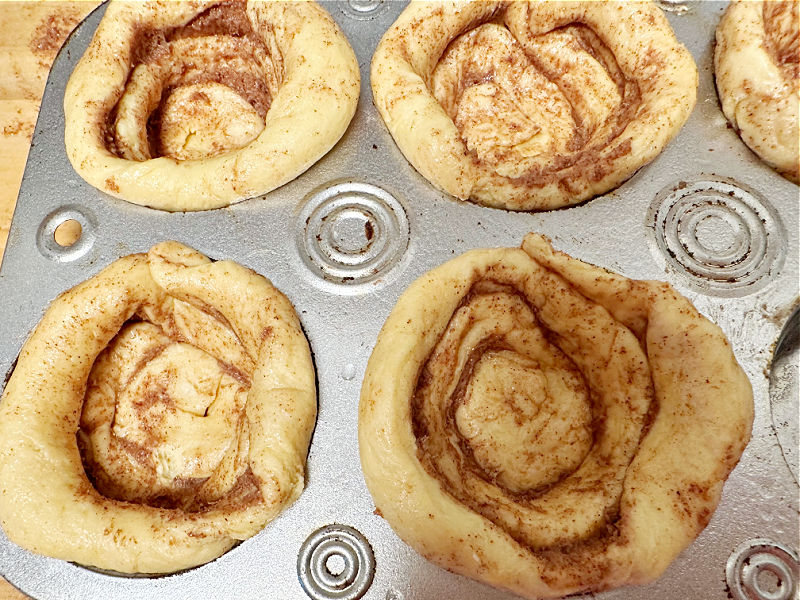 cinnamon rolls in muffin tin