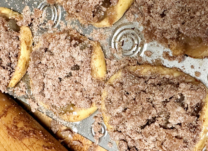 adding crumble to muffins