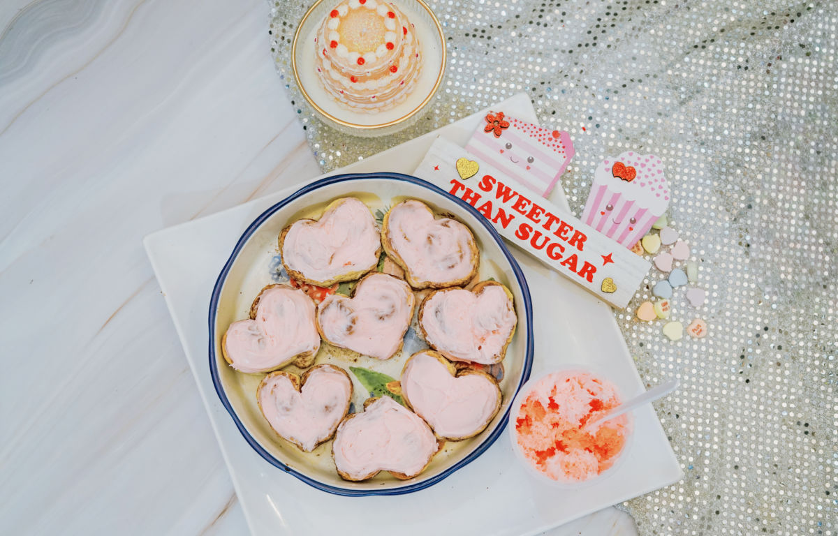 frosting cinnamon rolls